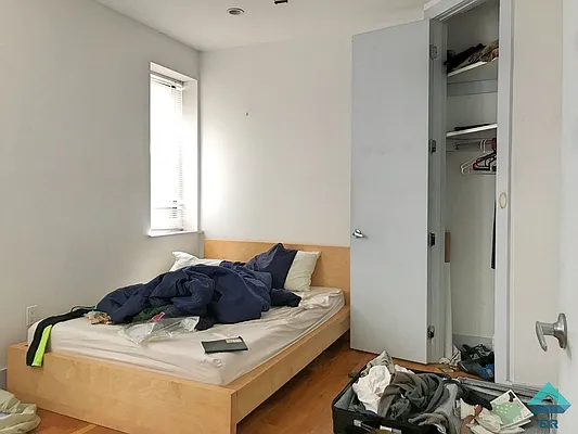 Rented by EXR | media 9