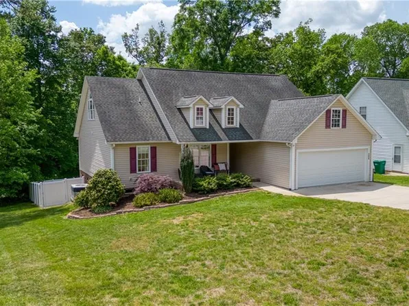 208 N Kayla Dr, Granite Quarry, NC 28146