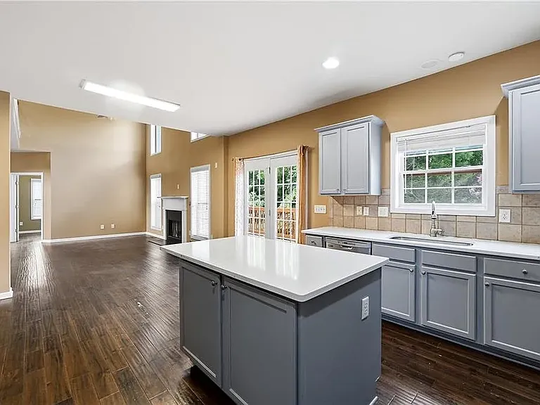 2530 Wainwright Way — Photo 3