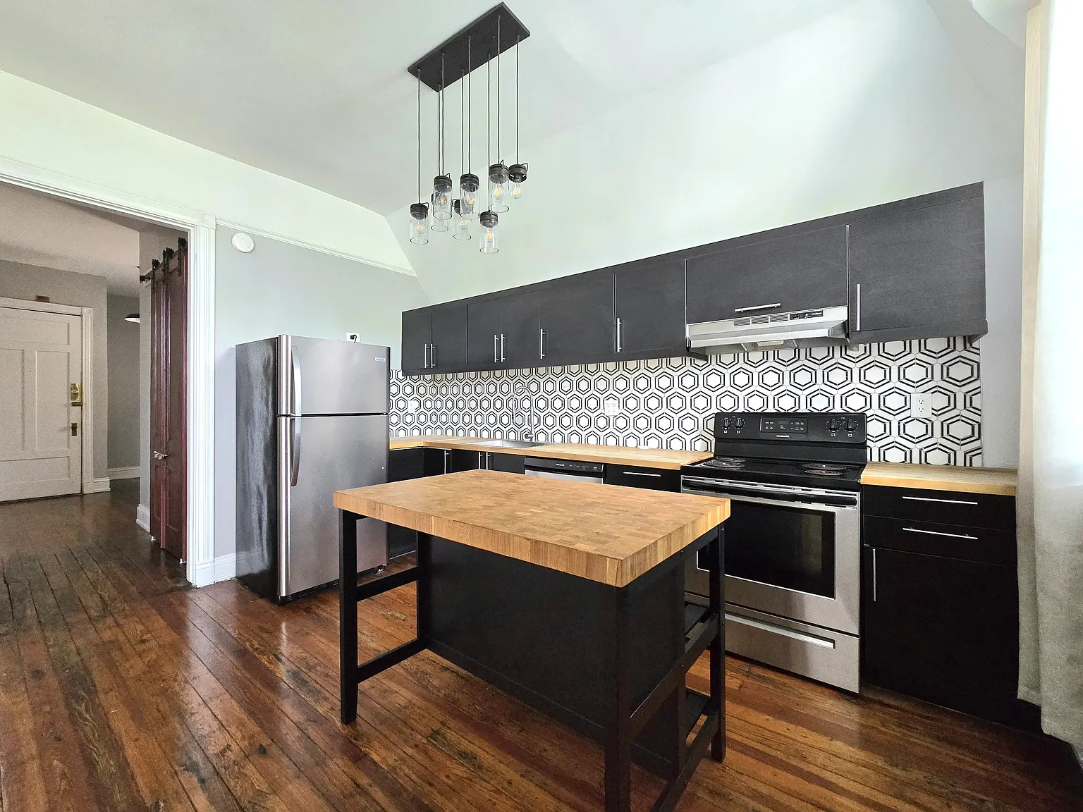 1 bed, 1000 sqft, $1,250 — Photo 2