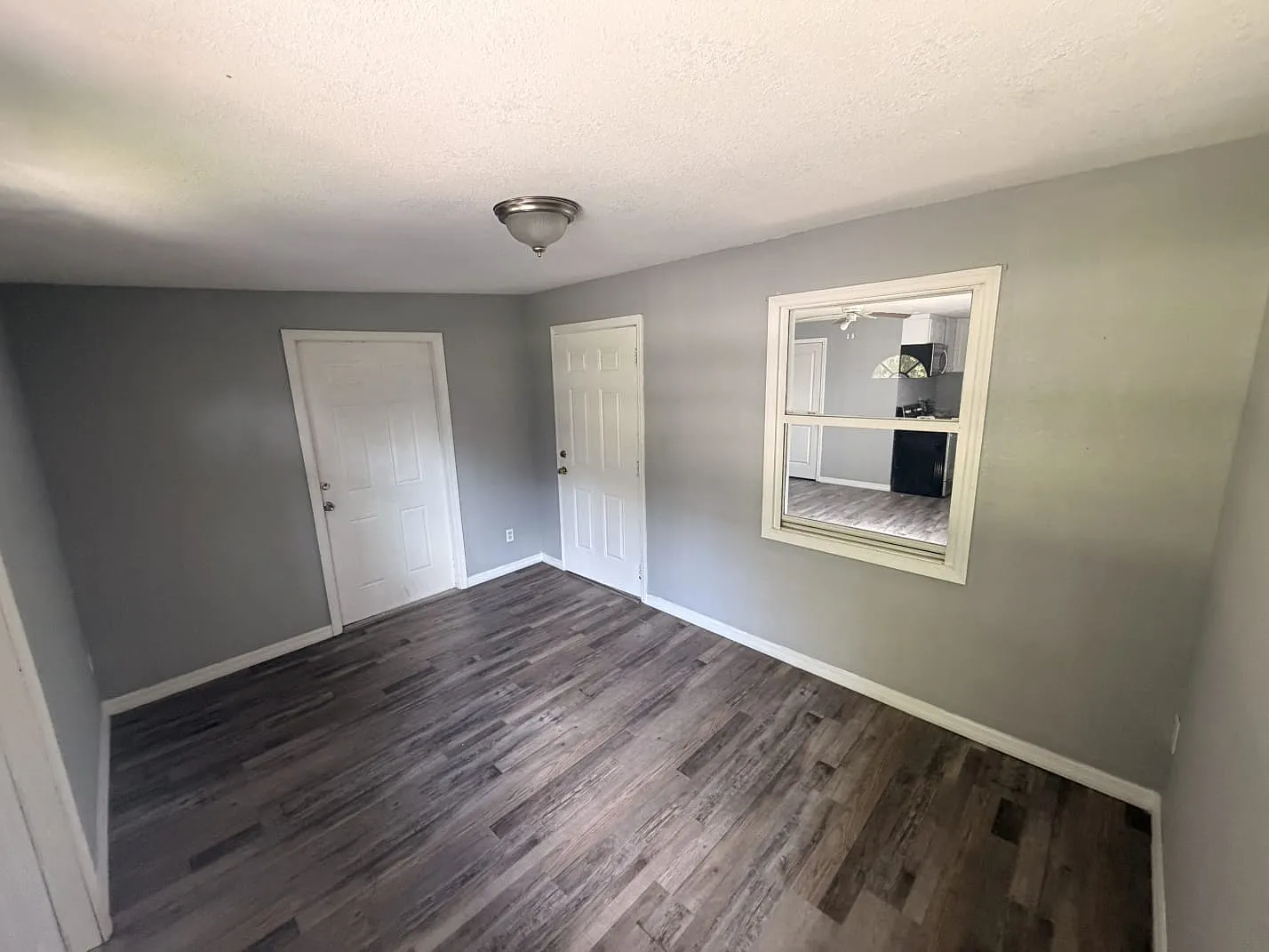 3 bed, 1400 sqft, $1,400 — Photo 2