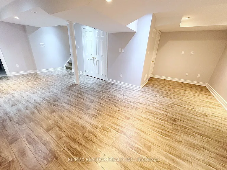 329 Bur Oak Ave — Photo 19