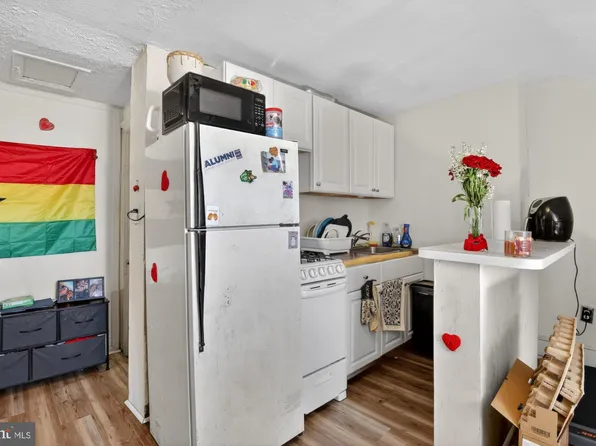 916 Pine St APT 4F, Philadelphia, PA 19107