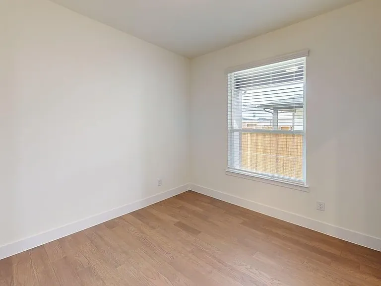 7033 Lathrop Ln — Photo 10