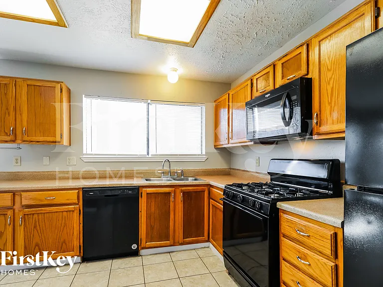 7447 Woodland West Dr — Photo 6