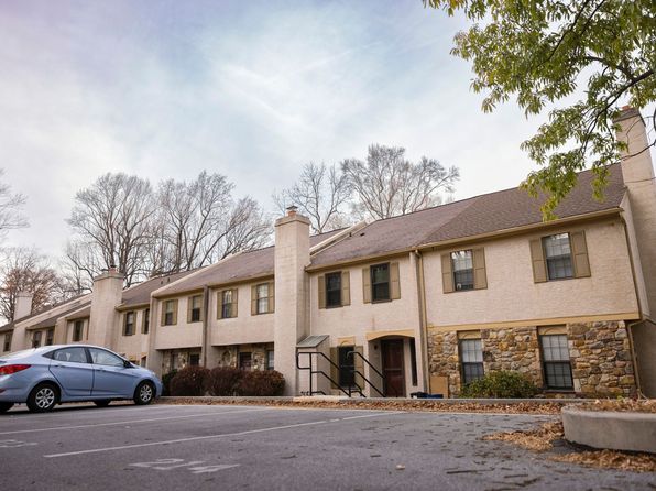 702 Andover Ct