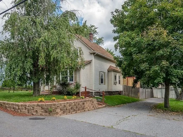 317 Oxford St N, Auburn, MA 01501