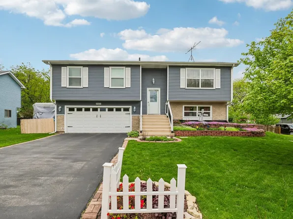 3085 Timber Hill Ln, Aurora, IL 60504