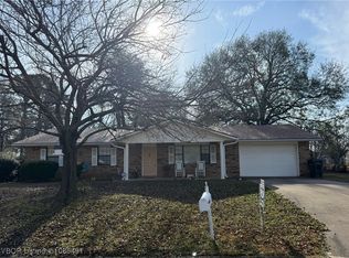 306 Harriet Pl, Sallisaw, OK 74955