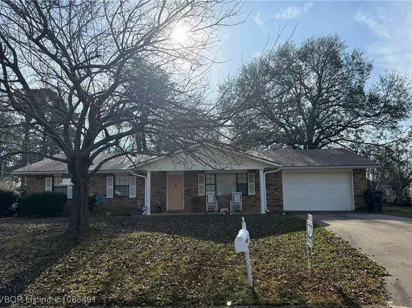 306 Harriet Pl, Sallisaw, OK 74955