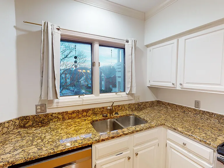 218 Boxmere Pl — Photo 30