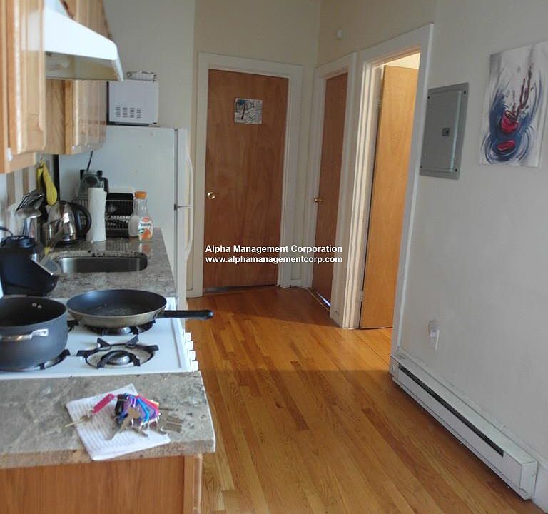 2nd image of 172 Hemenway St #19