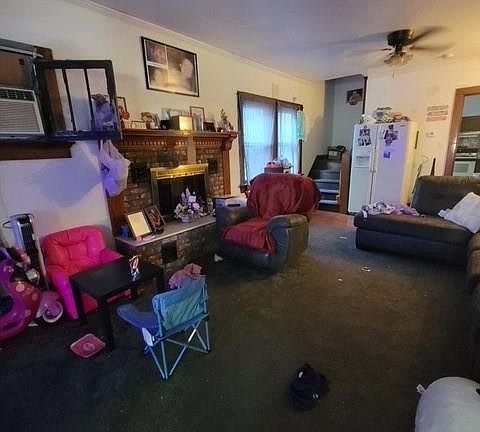 4th image of 1055 Highland Ave