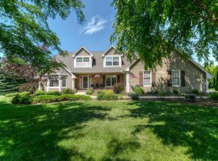 2117 Hillcrest Dr, Delafield, WI 53018