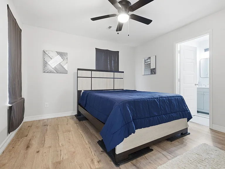2204 Ash Crescent St #2204 — Photo 7