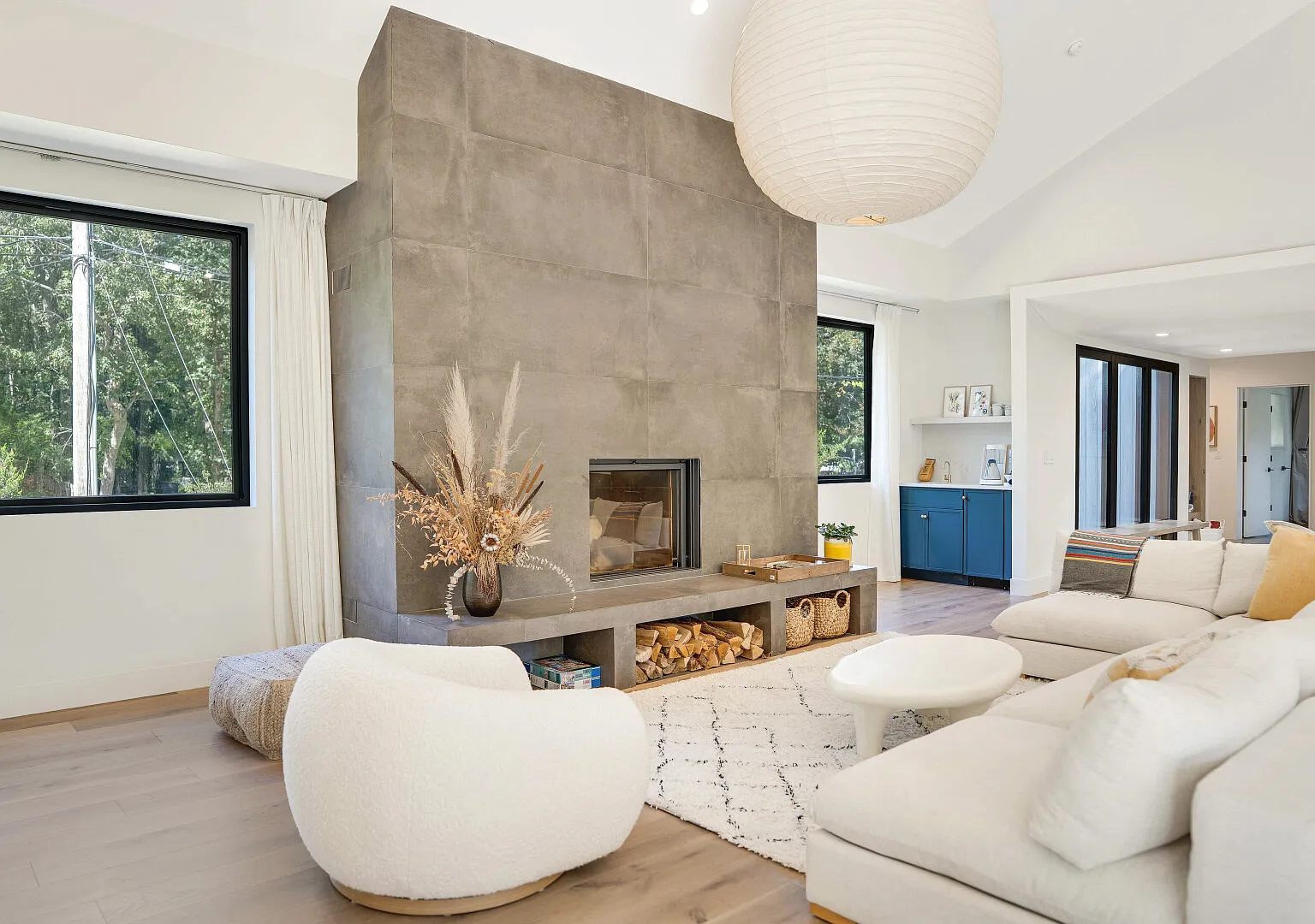 New Build East Hampton Home, Centrally Located & Modern Design — Photo 4