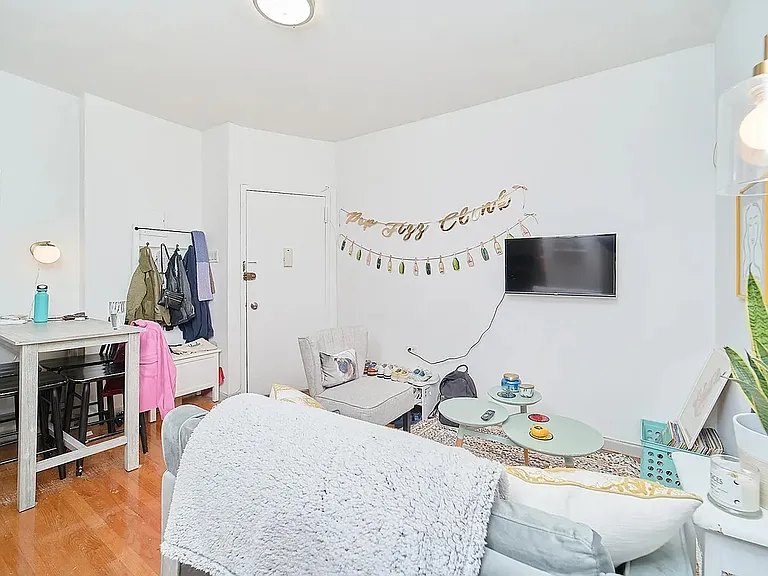 152 E 22nd St #2E — Photo 2