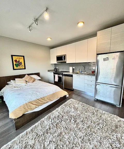 2407 W Eastwood Ave #202 — Photo 3