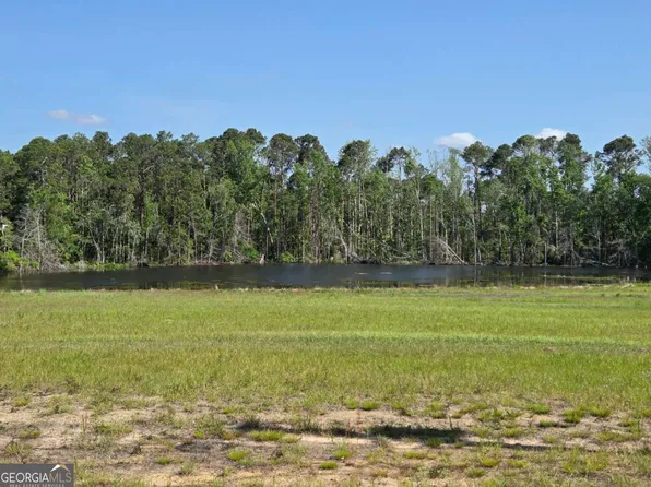 150 W Willow Lake Dr, Metter, GA 30439