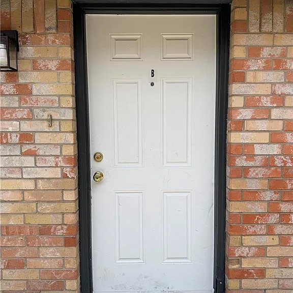 716 Swallow Ave W #B — Photo 3