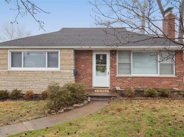 9723 Graystone Ter, Saint Louis, MO 63119