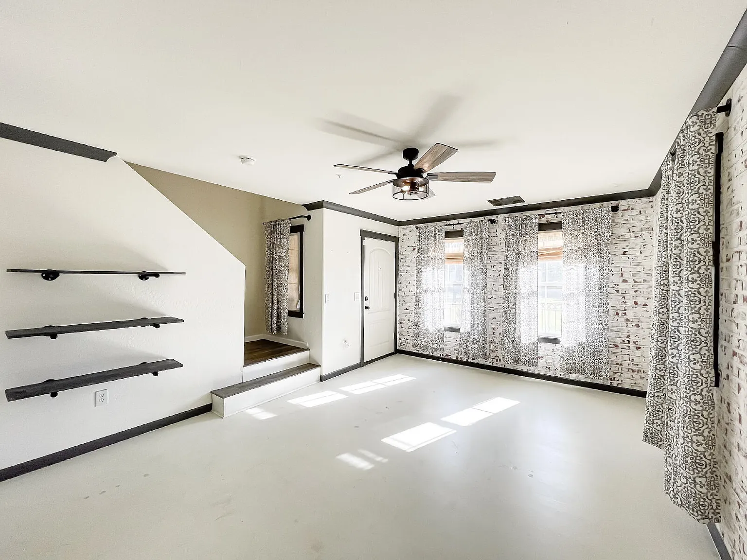 1633 E Lowell Ave — Photo 4