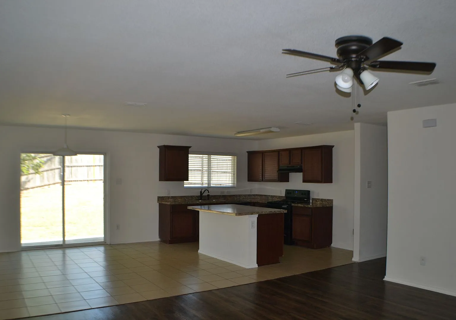 House for Lease in Sherman — Photo 3