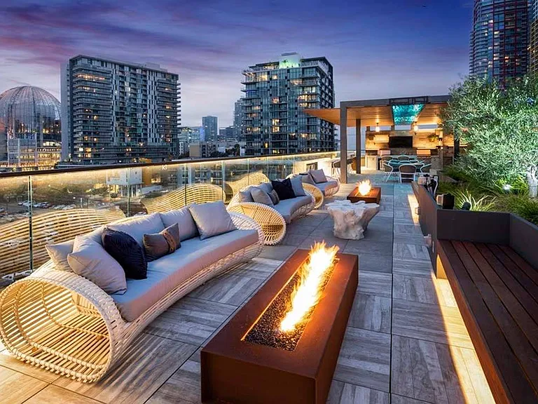 Cozy up by the firepit on the rooftop of Modera San Diego, minutes from Petco Park, the Gaslamp, and all that downtown San Diego has to offer