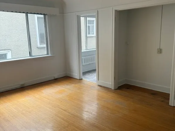 1305 W 15th Ave #10, Vancouver, BC V6H 1S2