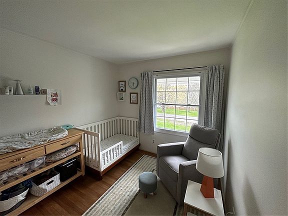 5th image of 33 Pine Hill Dr
