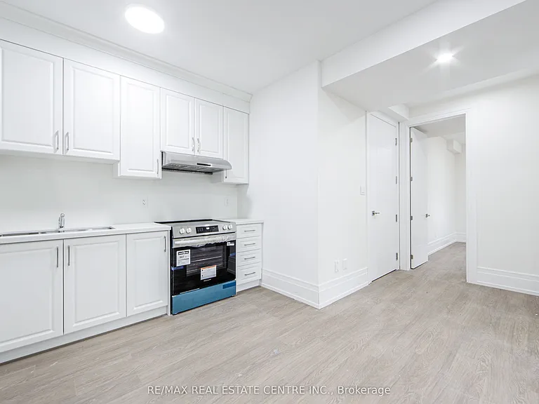 143 Balsam Dr — Photo 11