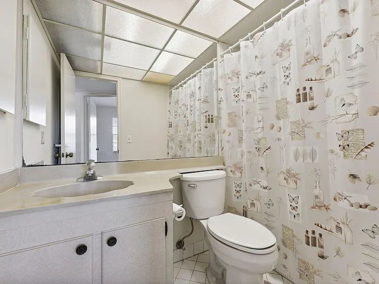 1638 Embassy Dr #410 — Photo 12