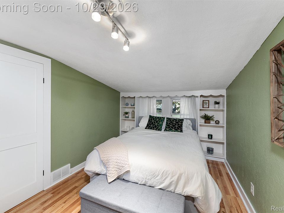 724 Gardenia Ave, photo 26