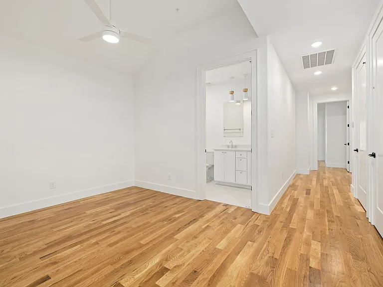 4621 S 47th St — Photo 15