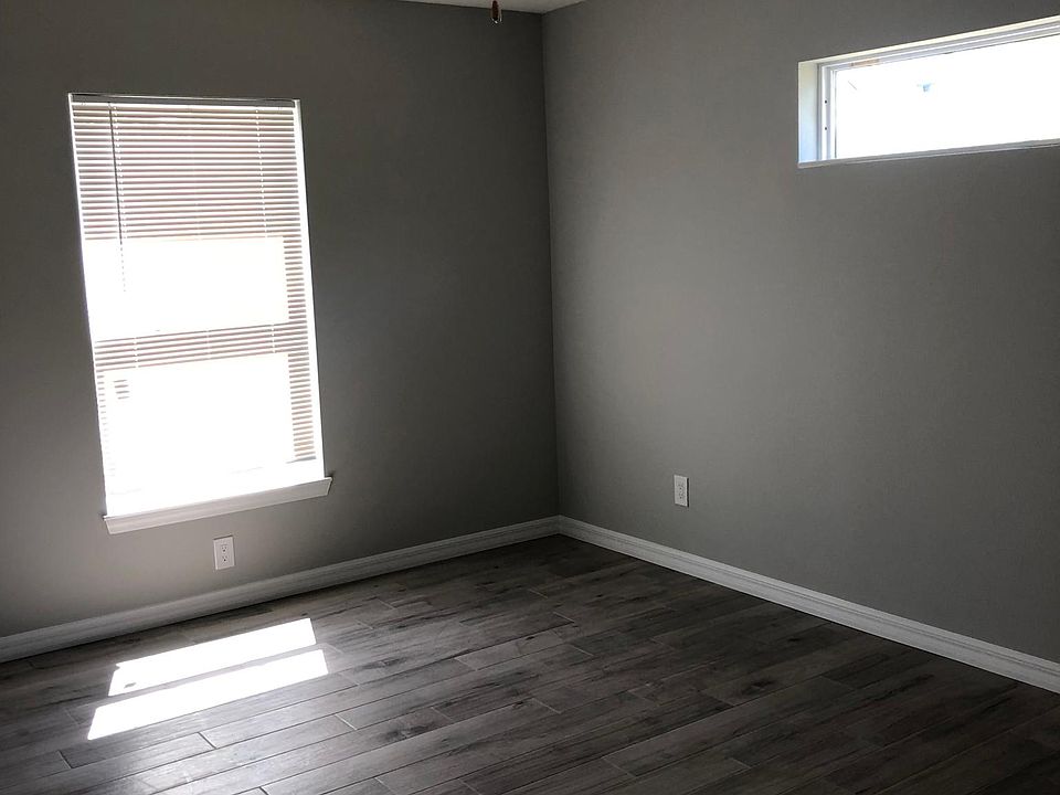 2nd image of 3028 Edgewood Ter