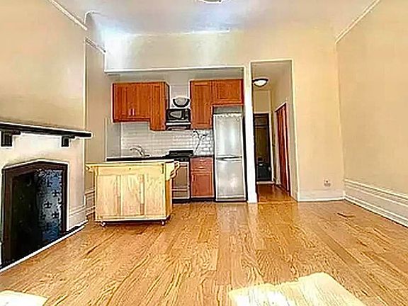 2nd image of 309 W 84th St #9
