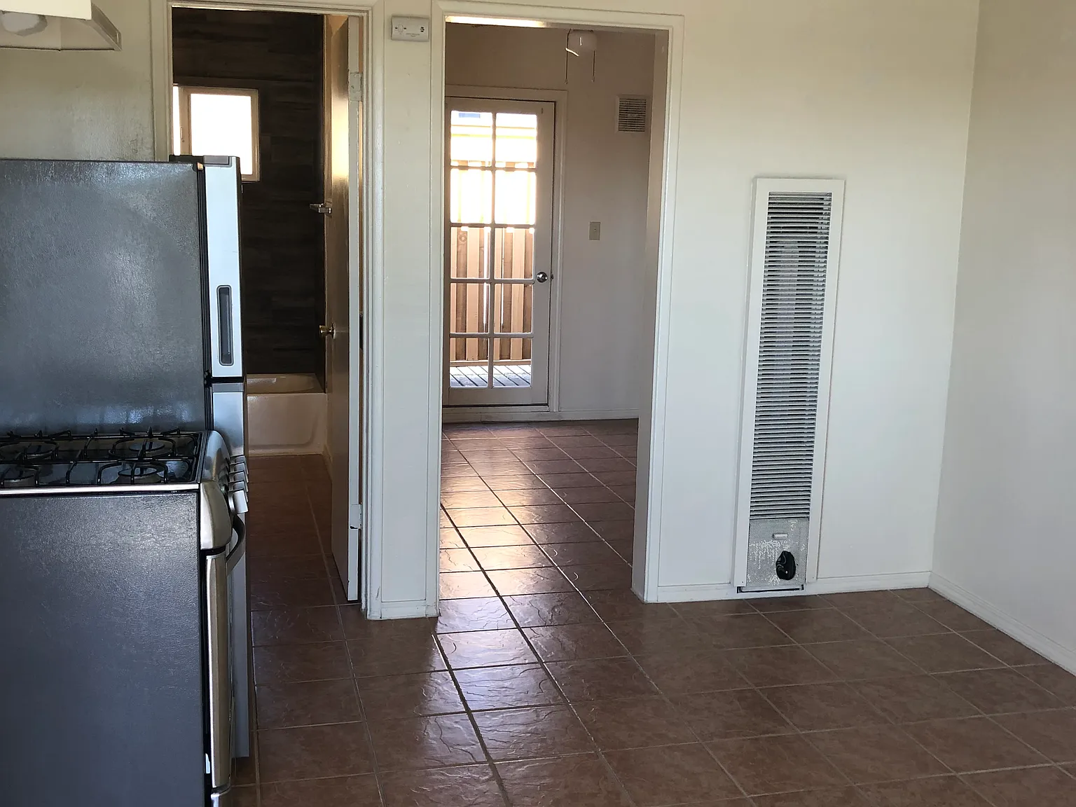 Studio, 400 sqft, $1,650 — Photo 3