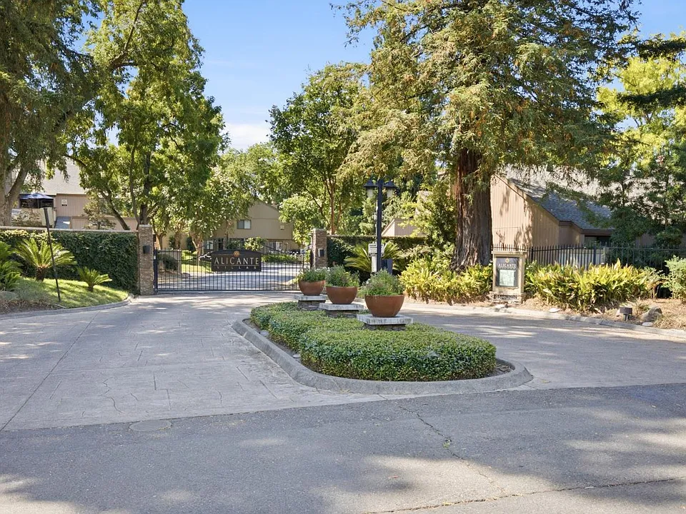 536 Woodside Oaks #7