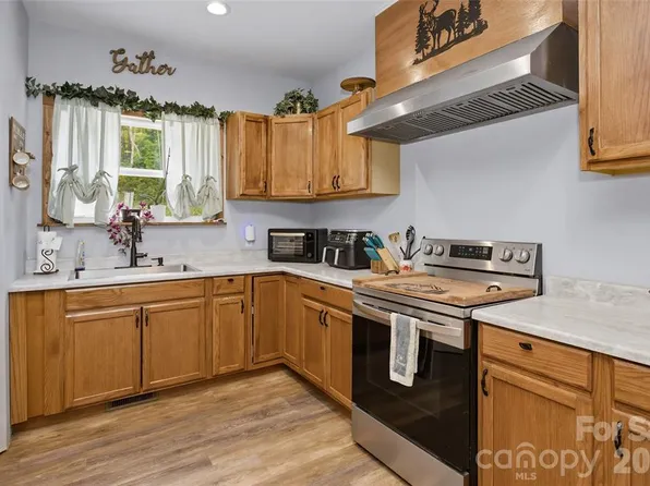 301 McGinnis Dr, Old Fort, NC 28762