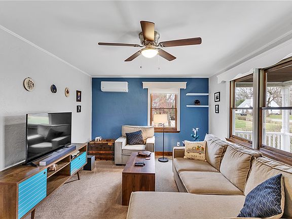 3rd image of 1325 Parkway Rd