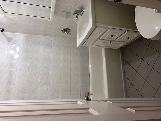 Rented by One New York Realty Inc | media 15