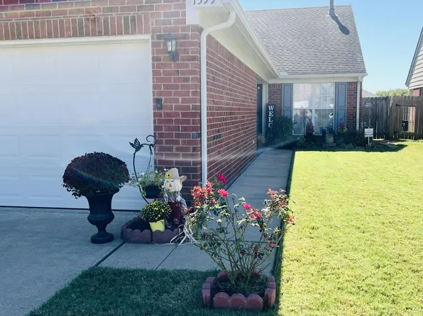1599 Sarah Ann Cv, Southaven, MS 38671