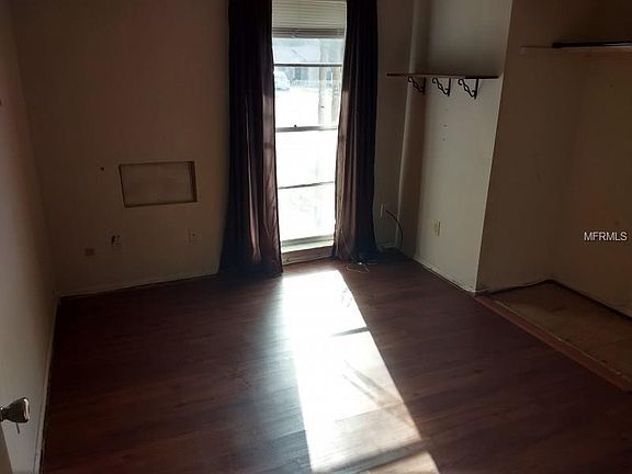 3rd image of 8835 Auburn Way