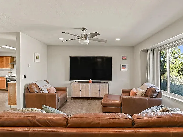 4 David Ct — Photo 2