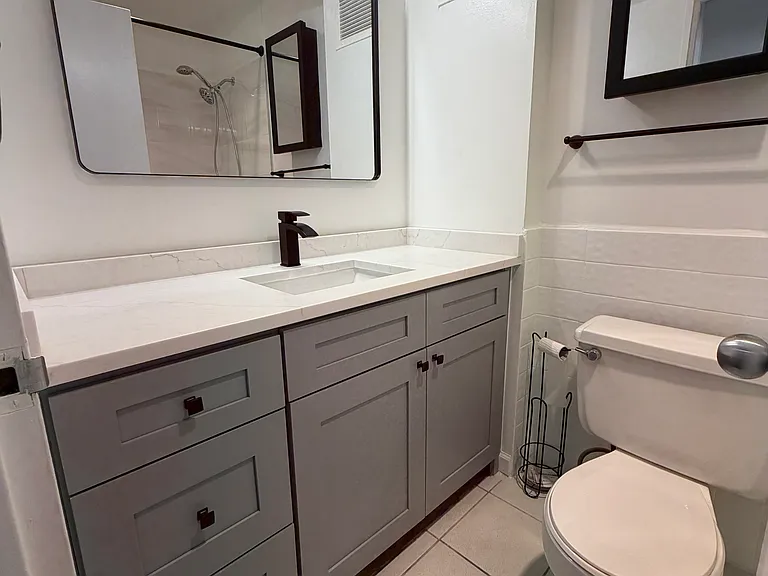 260 E Chestnut St #714 — Photo 10