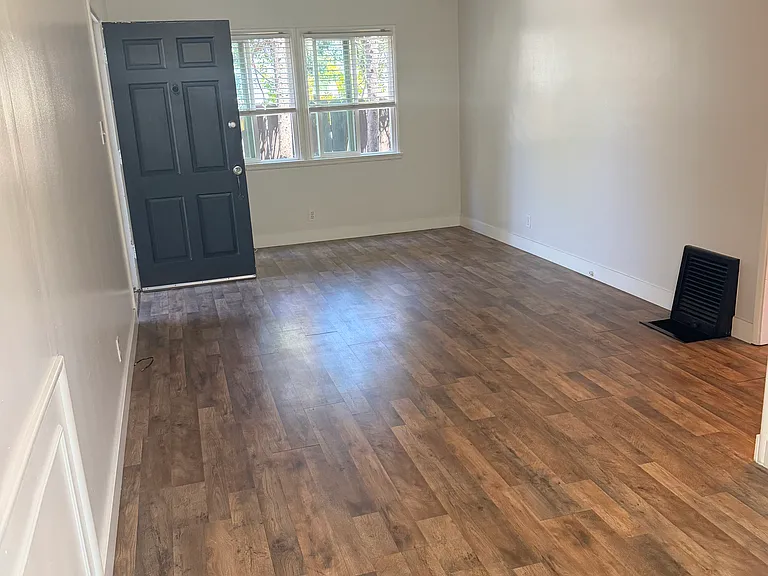 5010 Riverton Ave — Photo 10