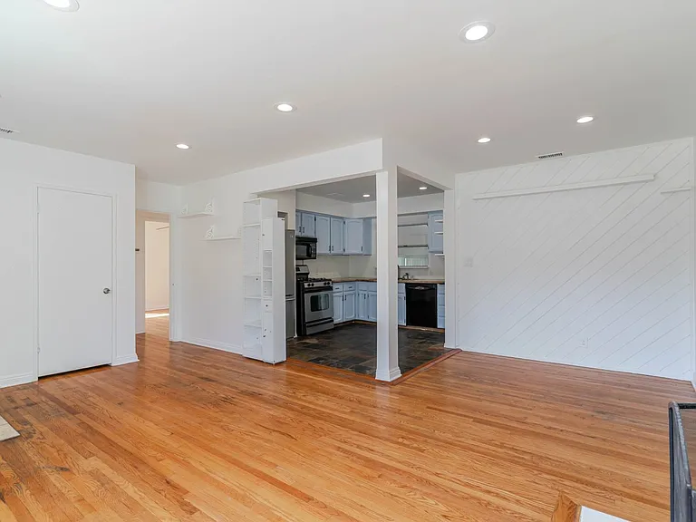13057 Gladstone Ave — Photo 11