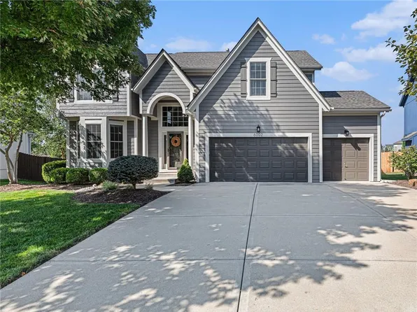 6002 Theden St, Shawnee, KS 66218