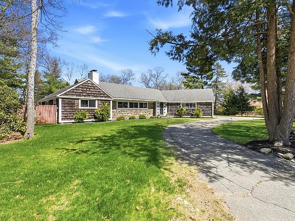 2nd image of 24 Fern Cir