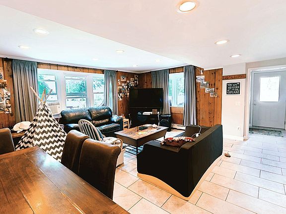 4th image of 4376 Upper 71st St E